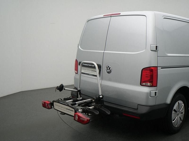 Gebraucht VW T6.1 150 PS (110 kW) 2023 Weiss / reflex silber (metallic) Van