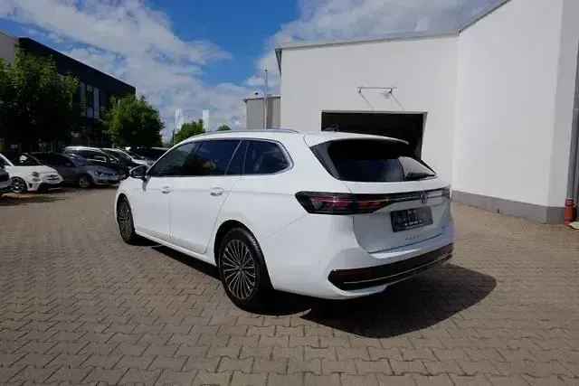 Gebraucht VW Passat Elegance 150 PS (110 kW) 2024 Weiß Kombi