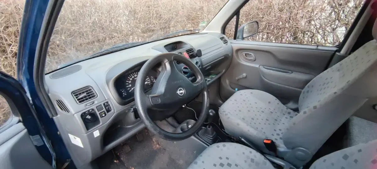 Second-hand Opel Agila 63 CP (46 kW) 2001 Albastru Monovolum