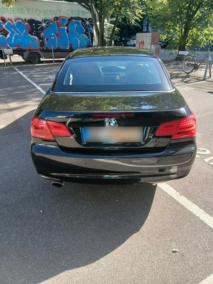 Gebraucht BMW 320 Cabriolet 184 PS (135 kW) 2011 Schwarz Cabrio