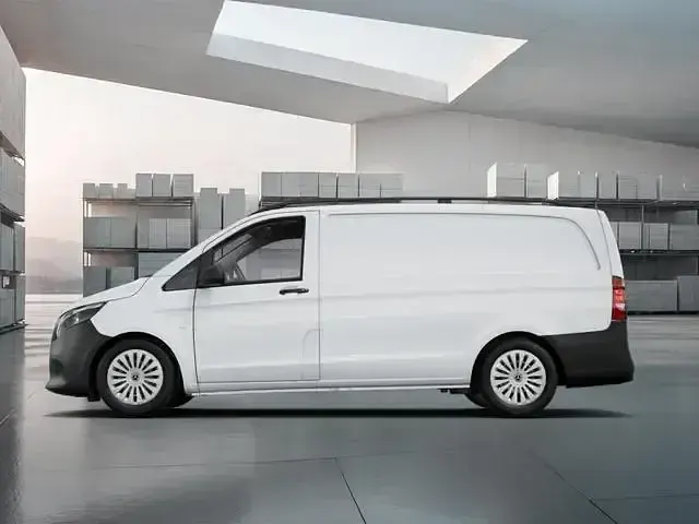 Gebraucht Mercedes Vito 190 PS (139 kW) 2024 Arktikweiß Van