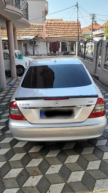 Gebraucht Mercedes E220 170 PS (125 kW) 2008 Silber Limousine
