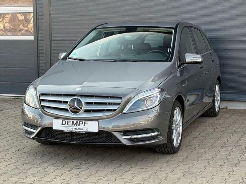 Gebraucht Mercedes B200 156 PS (114 kW) 2012 Grau Van / Kleinbus