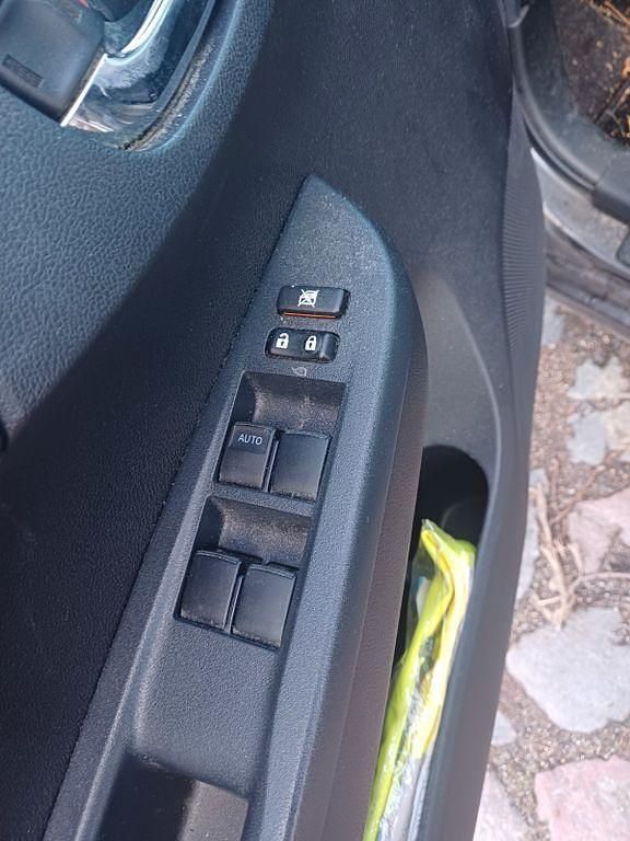 Gebraucht Toyota Verso-S 99 PS (72 kW) 2011 Grau Van / Kleinbus