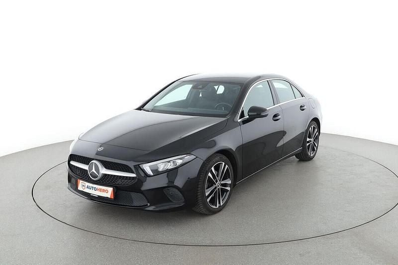 Schwarz Gebraucht 2020 Mercedes A180 Progressive Limousine | 21.890 € (Etwas zu teuer) - Bild 1/3