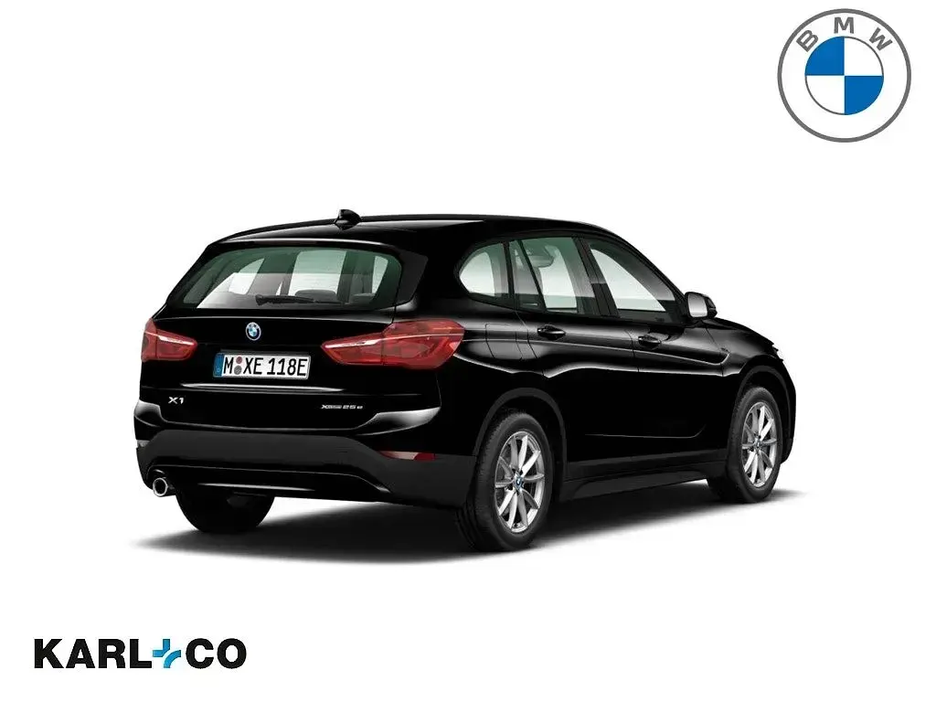 Usado BMW X1 Advantage 220 HP (161 kW) 2022 Preto SUV