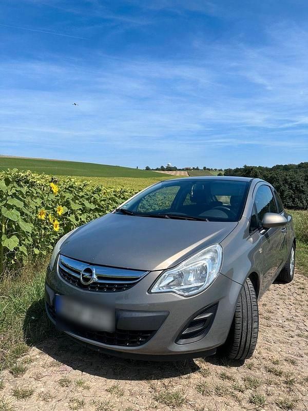 Grau Gebraucht 2011 Opel Corsa Kleinwagen | 2.500 € (Fairer Preis) - Bild 1/4