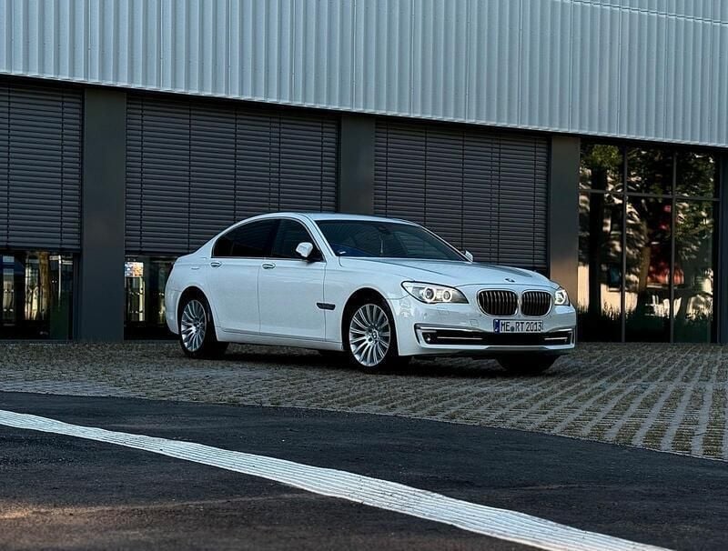 Weiß Gebraucht 2014 BMW 730 Limousine | 26.000 € - Bild 1/4