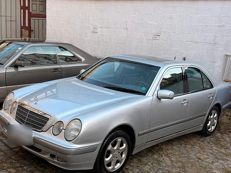 Gebraucht Mercedes E240 Elegance 177 PS (130 kW) 2002 Silber Limousine