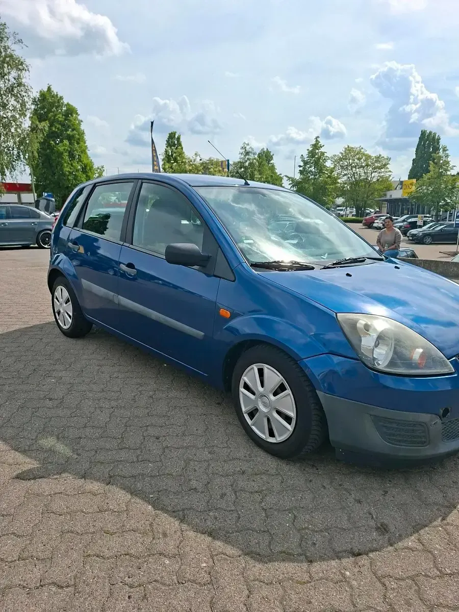 Gebraucht Ford Fiesta 69 PS (50 kW) 2007 Blau Kleinwagen