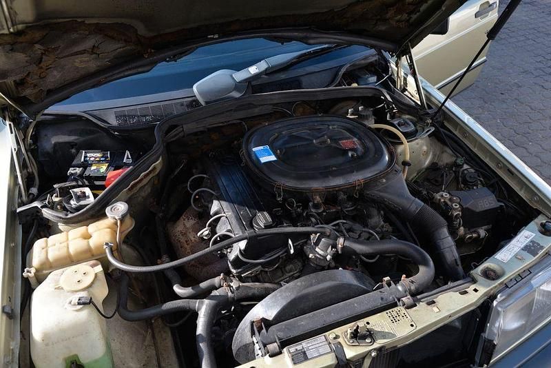 Gebraucht Mercedes 190 118 PS (86 kW) 1986 Silber Limousine