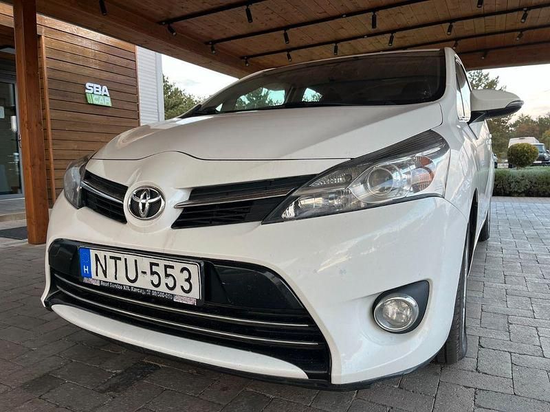 Gebraucht 2016 Toyota Verso Comfort Van / Kleinbus | 7.450 € - Bild 1/4