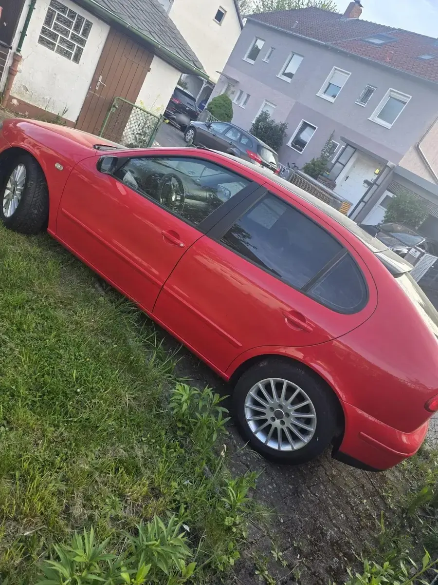 Usata Seat Leon 105 CV (77 kW) 2000 Rosso Utilitaria