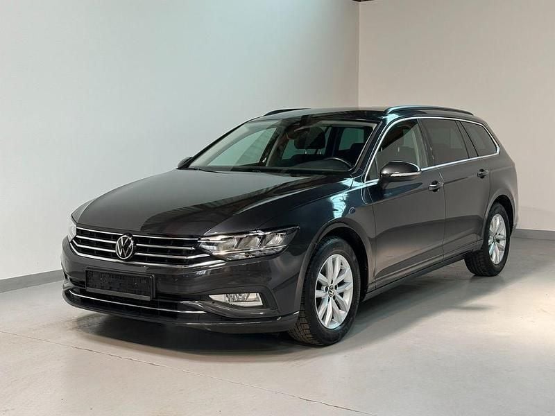 Grau Gebraucht 2020 VW Passat Business Kombi | 20.790 € (Superpreis) - Bild 1/4