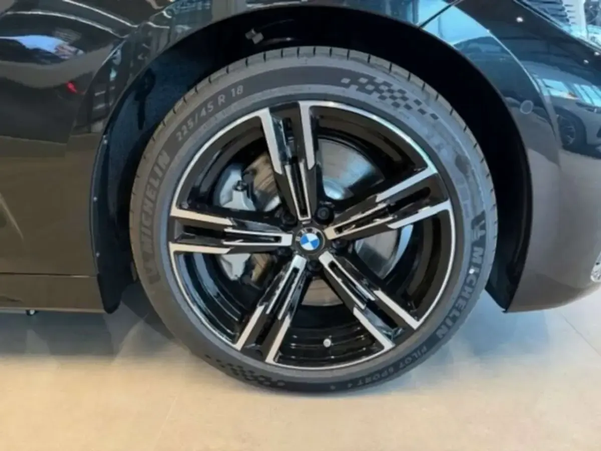 Neu BMW 430 M Sport 258 PS (189 kW) 2025 Saphirschwarz metallic Coupé