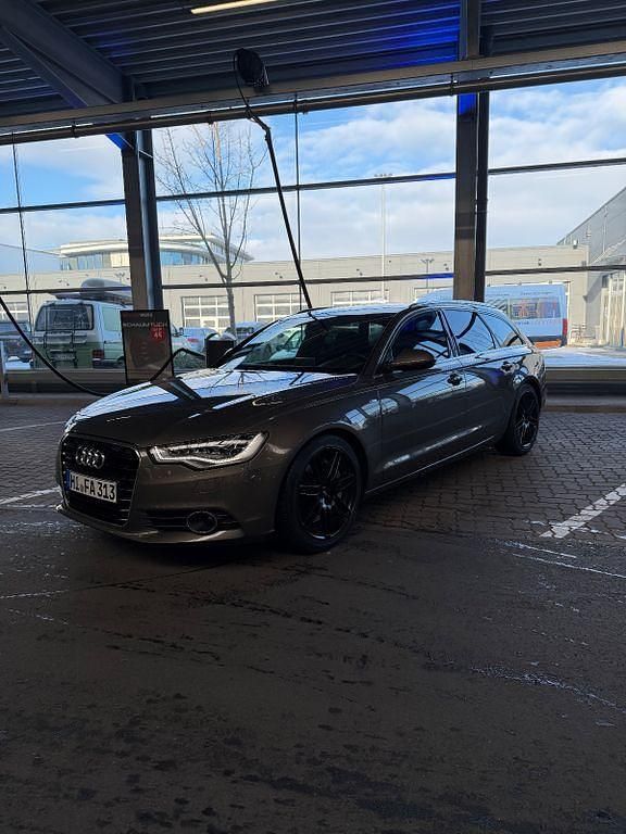 Braun Gebraucht 2012 Audi A6 Ambiente Kombi | 13.500 € (Guter Preis) - Bild 1/4
