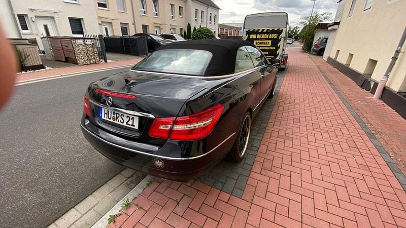 Gebraucht Mercedes E500 Avantgarde 387 PS (284 kW) 2010 Schwarz Cabrio