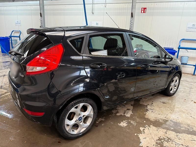 Gebraucht Ford Fiesta 96 PS (70 kW) 2011 Schwarz Kleinwagen