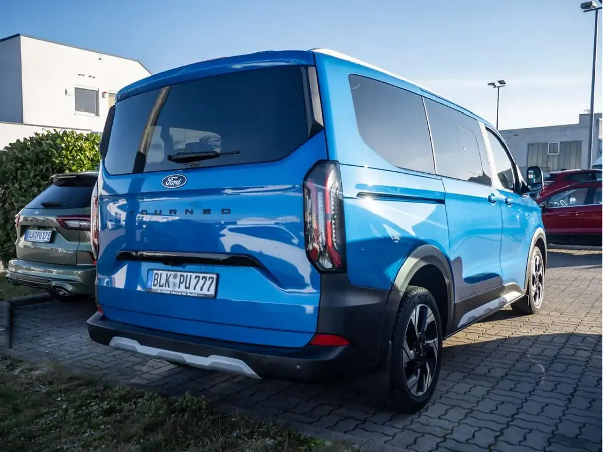 Neu Ford Tourneo Active 170 PS (125 kW) 2025 Blau Van / Kleinbus