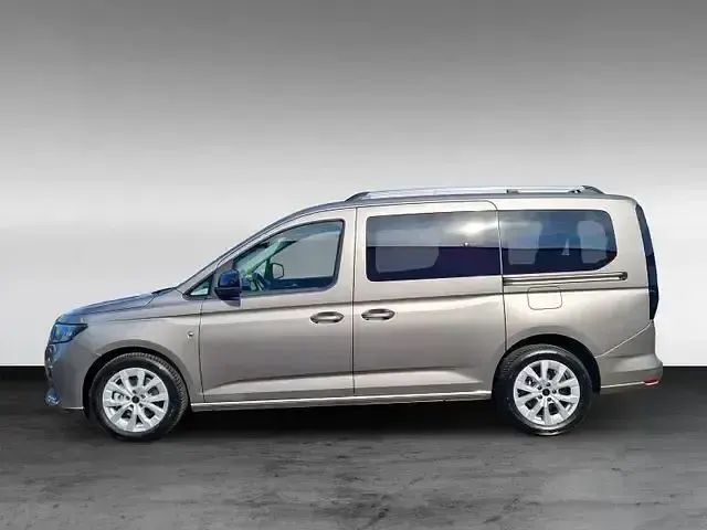 Gebraucht Ford Tourneo Connect Titanium 122 PS (89 kW) 2025 Silber Van / Kleinbus