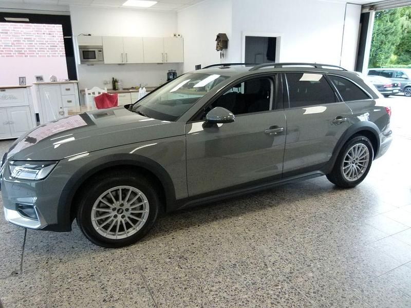 Grau Gebraucht 2022 Audi A4 Allroad Sport Kombi | 25.470 € (Superpreis) - Bild 1/4