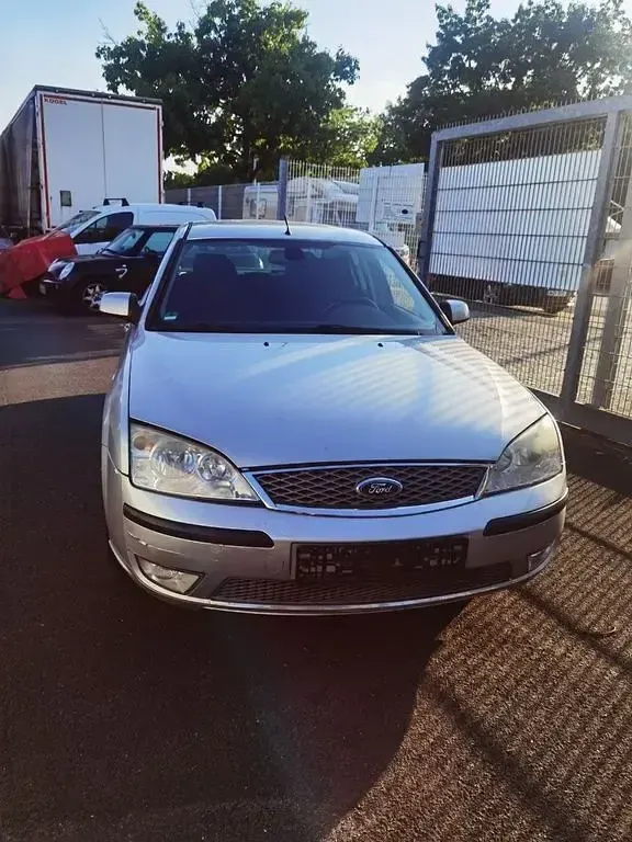 Gebraucht Ford Mondeo 125 PS (91 kW) 2005 Silber Limousine
