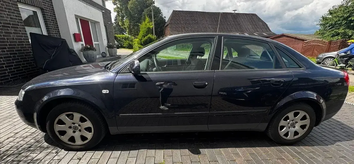 Gebraucht Audi A4 131 PS (96 kW) 2001 Blau Limousine