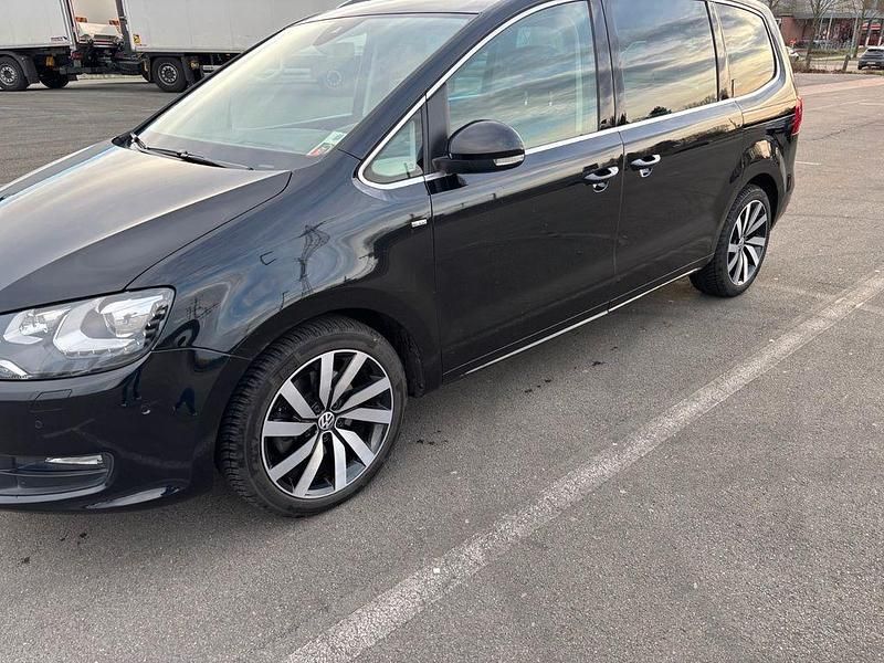 Schwarz Gebraucht 2015 VW Sharan Cup Van / Kleinbus | 11.650 € (Superpreis) - Bild 1/4