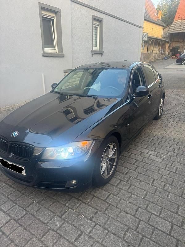 Schwarz Gebraucht 2010 BMW 325 Limousine | 2.800 € (Fairer Preis) - Bild 1/4