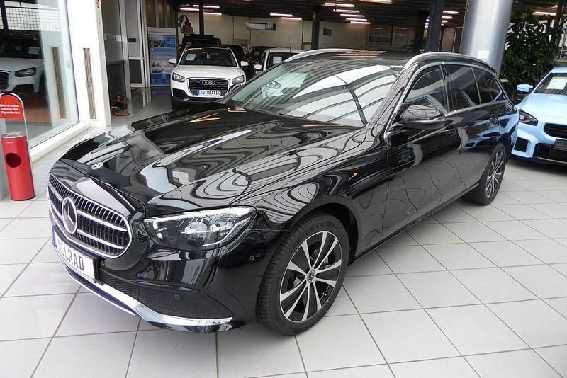 Schwarz Gebraucht 2022 Mercedes E300 Limousine | 31.490 € (Guter Preis) - Bild 1/4