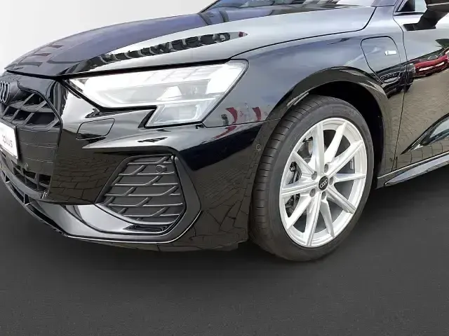 Gebraucht Audi A3 Sportback e-tron S-Line 204 PS (150 kW) 2025 Mythosschwarz metallic Kleinwagen