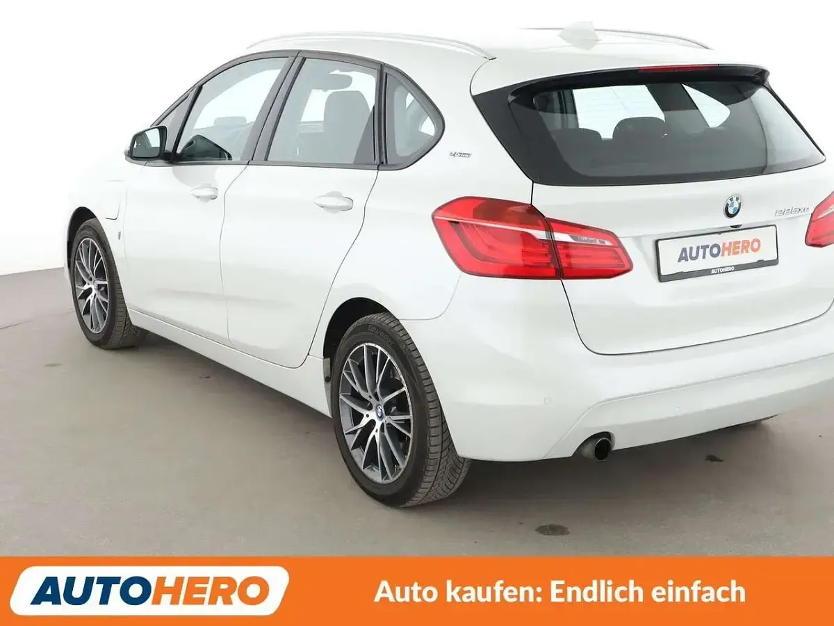 Gebraucht BMW 225 Active Tourer Advantage 224 PS (164 kW) 2017 Mineralweiss Van / Kleinbus