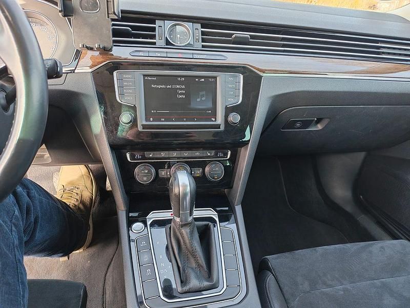 Gebraucht VW Passat Highline 190 PS (139 kW) 2015 Limousine