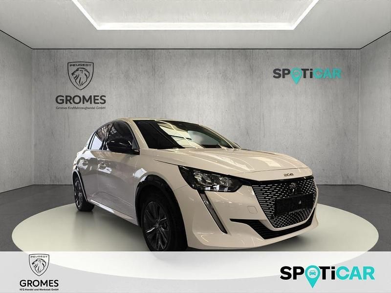Weiß Gebraucht 2023 Peugeot e-208 Allure Kleinwagen | 21.990 € (Fairer Preis) - Bild 1/4