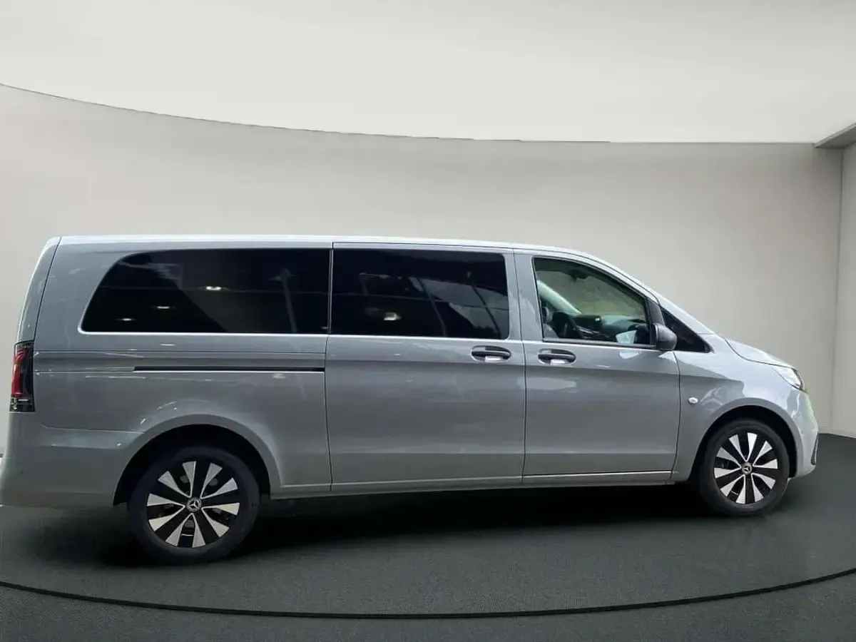 Gebraucht Mercedes Vito 190 PS (139 kW) 2024 Alpingrau Van