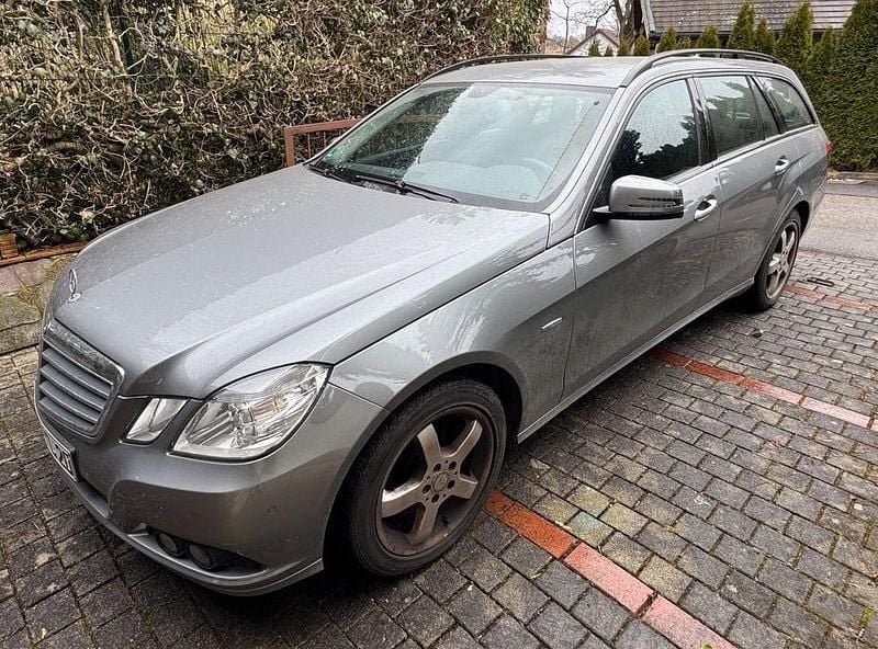 Gebraucht Mercedes E220 170 PS (125 kW) 2010 Silber Limousine