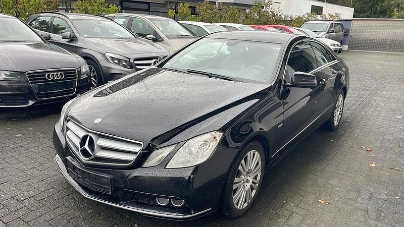 Gebraucht Mercedes E250 204 PS (150 kW) 2010 Schwarz Coupé