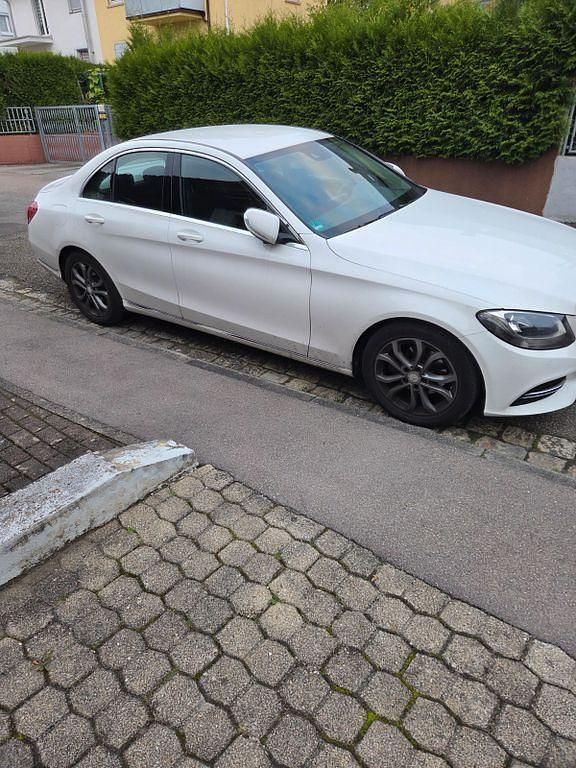 Weiß Gebraucht 2015 Mercedes C180 Exclusive Limousine | 12.900 € (Guter Preis) - Bild 1/4