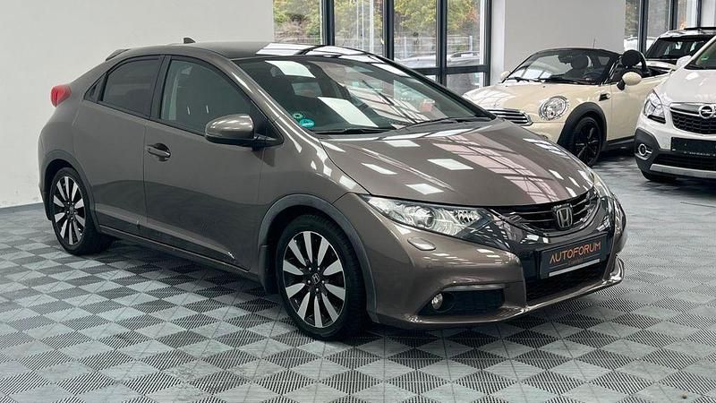 Grau Gebraucht 2013 Honda Civic Executive Limousine | 12.999 € (Fairer Preis) - Bild 1/4