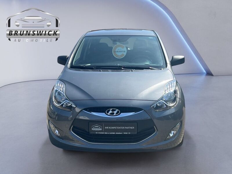 Grau Gebraucht 2011 Hyundai ix20 Classic Van / Kleinbus | 6.150 € (Fairer Preis) - Bild 1/4