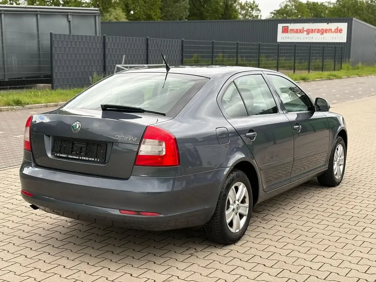 Używany Skoda Octavia 2011 Szary Sedan/Limuzyna