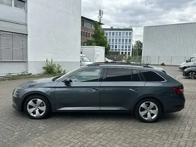 Gebraucht Skoda Superb Ambition 190 PS (139 kW) 2016 Grau Kombi