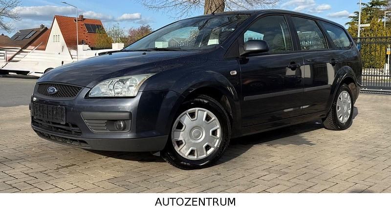 Usado Ford Focus Fun X 116 CV (85 kW) 2007 Gris Familiar