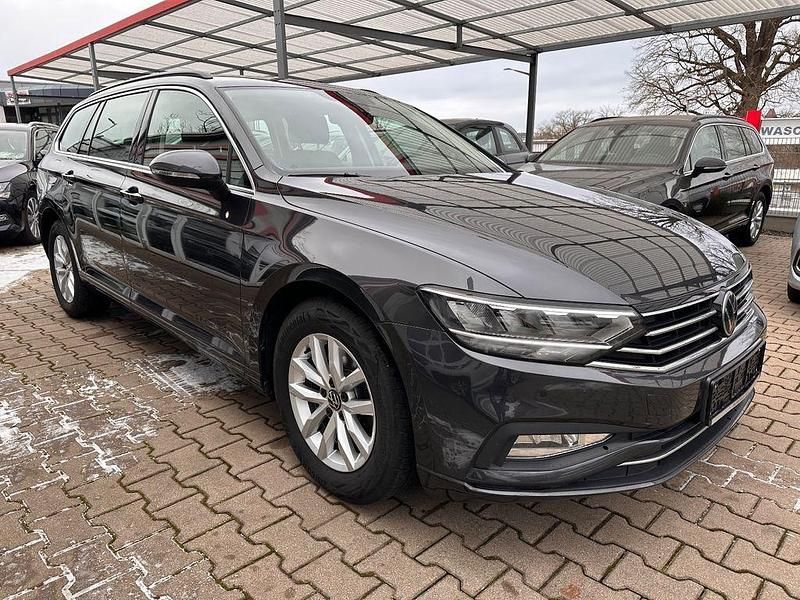 Grau Gebraucht 2022 VW Passat Business Kombi | 14.999 € (Fairer Preis) - Bild 1/4