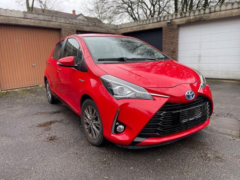 Gebraucht Toyota Yaris Style 101 PS (74 kW) 2017 Rot Limousine