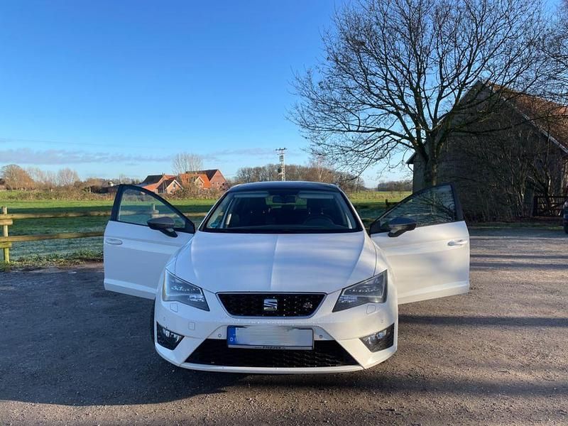 Weiß Gebraucht 2015 Seat Leon FR Limousine | 9.999 € (Fairer Preis) - Bild 1/4
