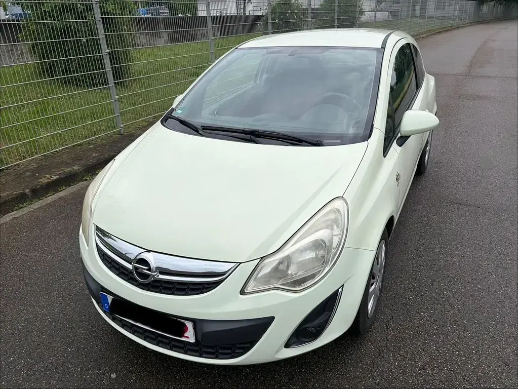 Używany Opel Corsa Satellite 87 KM (63 kW) 2011 Żółty Hatchback