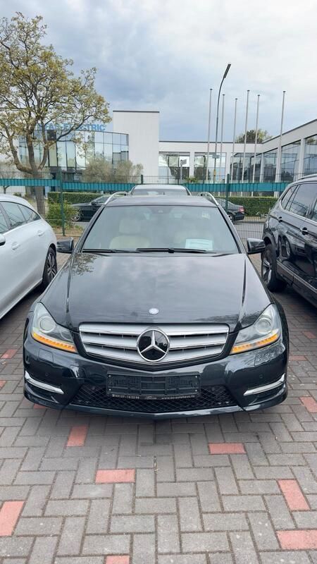 Schwarz Gebraucht 2011 Mercedes C250 AMG Kombi | 9.900 € (Guter Preis) - Bild 1/4