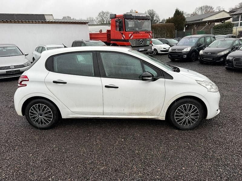 Gebraucht Peugeot 208 Access 68 PS (50 kW) 2014 Weiß Kleinwagen