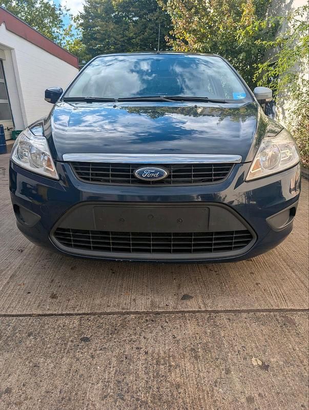 Blau Gebraucht 2010 Ford Focus Kleinwagen | 2.400 € (Guter Preis) - Bild 1/4